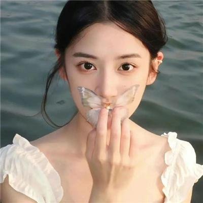 幸福就是吃饭睡觉等待